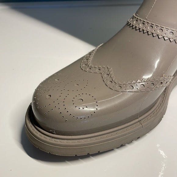 Authentic Gucci Rainboot - Picture 5 of 15